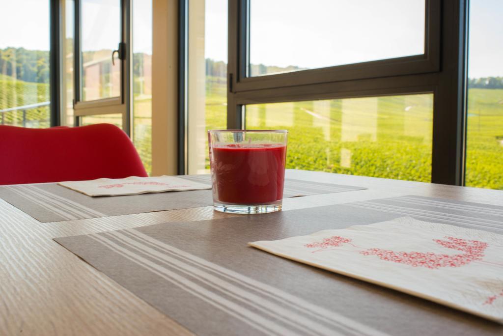 Dans Les Vignes Hotel Chamery Kültér fotó