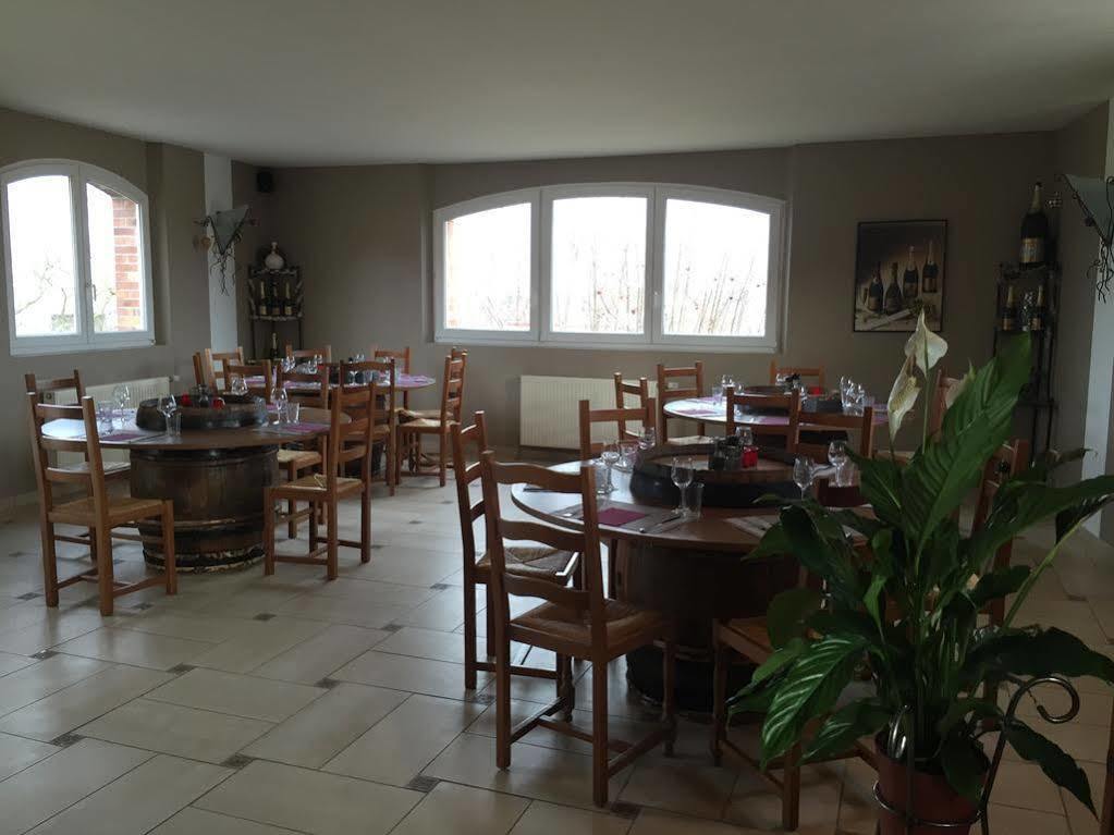Dans Les Vignes Hotel Chamery Kültér fotó